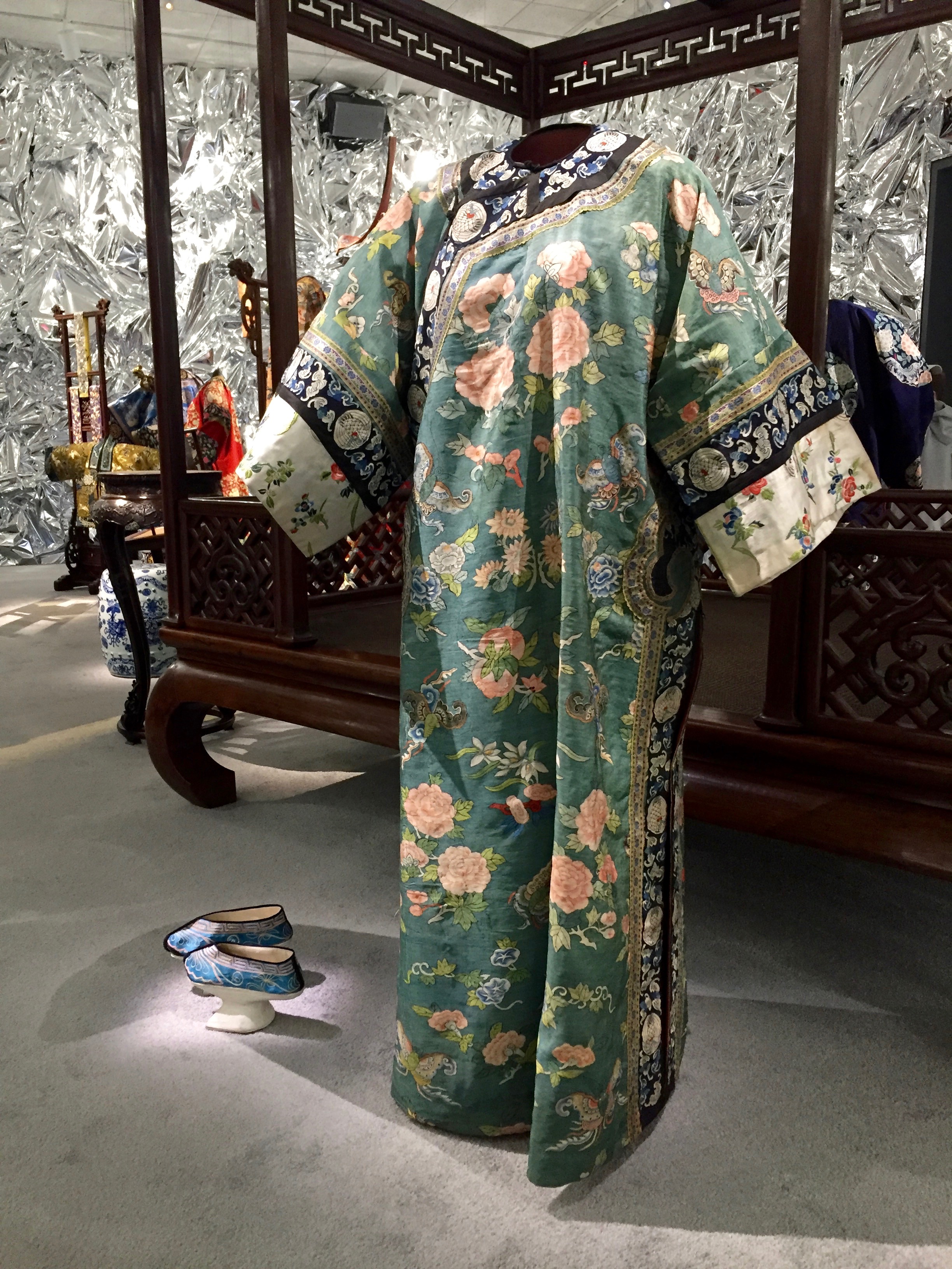 Power and Beauty in China's Last Dynasty: Robes